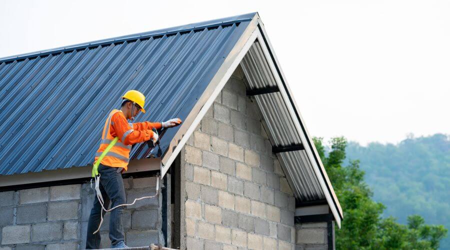 Professional residential roofers in Golden, IL